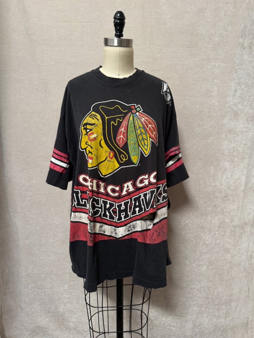 Vintage 1990s Chicago Blackhawks Aged Jersey Tshirt